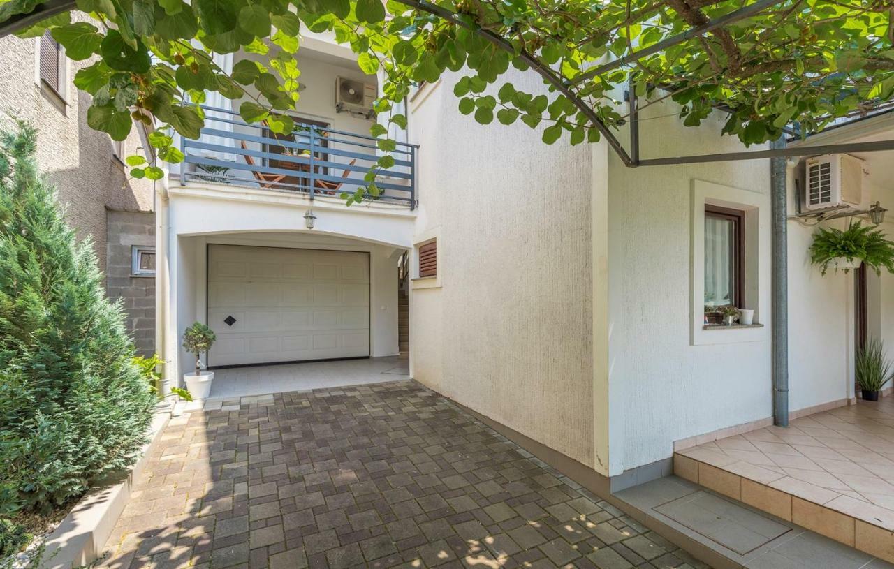 Apartment Green With Balcony Nova Vas  Exterior foto